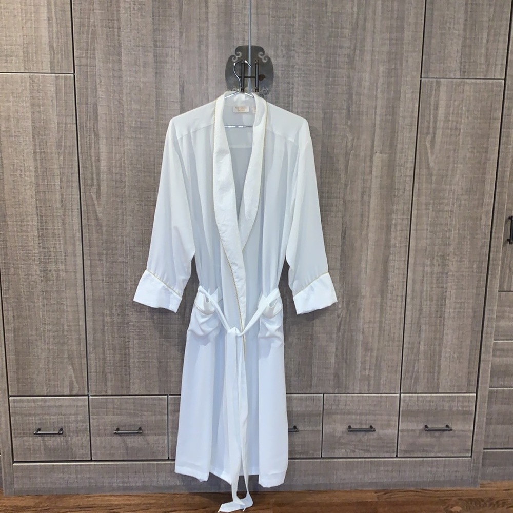 Victoria's Secret Vintage Robe With Gold Robe Trim - Picture 5 of 14